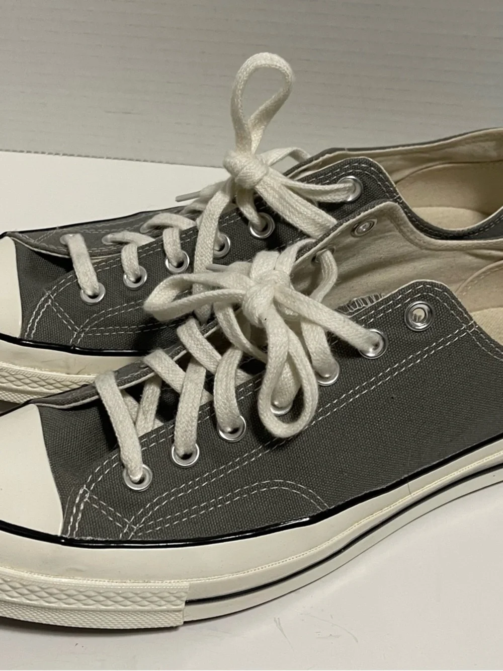 Converse Low-Top Sneakers in Gray and White Canvas size 10.5 - Picture 3 of 6